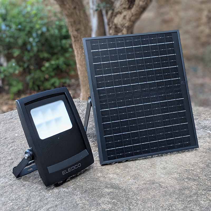 Foco solar 50w jardín